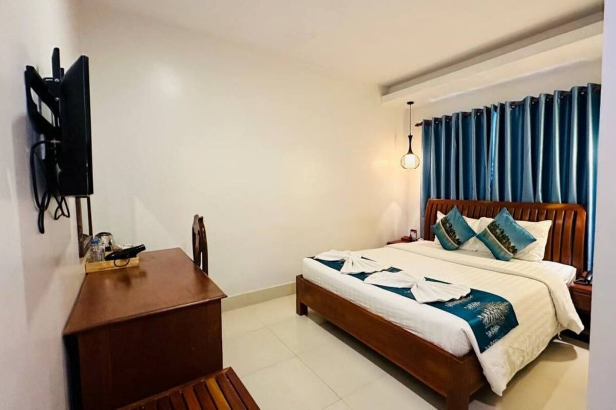 Minibar, in-room safe, desk, soundproofing