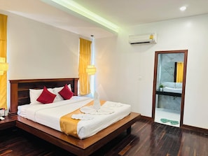 Deluxe Double or Twin Room | Minibar, in-room safe, desk, soundproofing