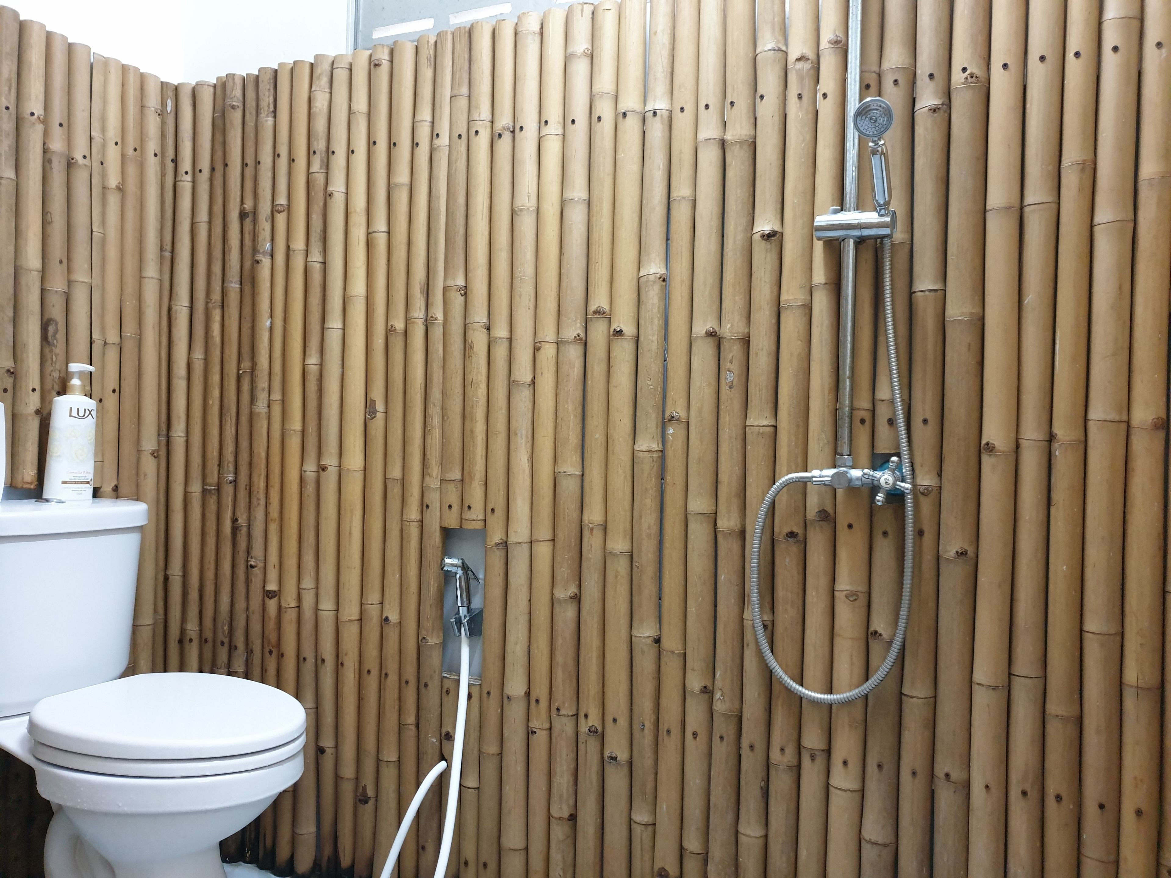 Business Room, Private Bathroom | Bathroom | Shower, hydromassage showerhead, free toiletries, towels