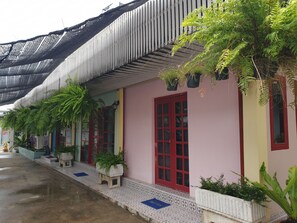 Quarto com design assinado, para não fumantes | Entrada da propriedade