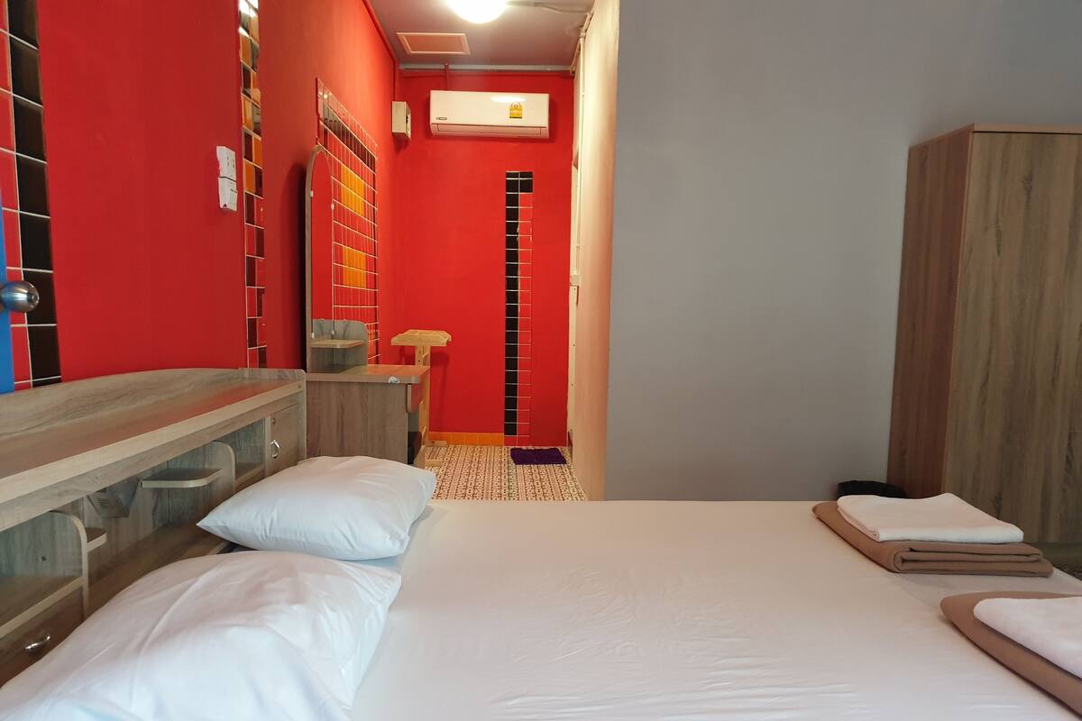 Honeymoon Room, Non Smoking | Blackout drapes, WiFi (free)