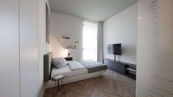 Blackout curtains, soundproofing, iron/ironing board, free WiFi