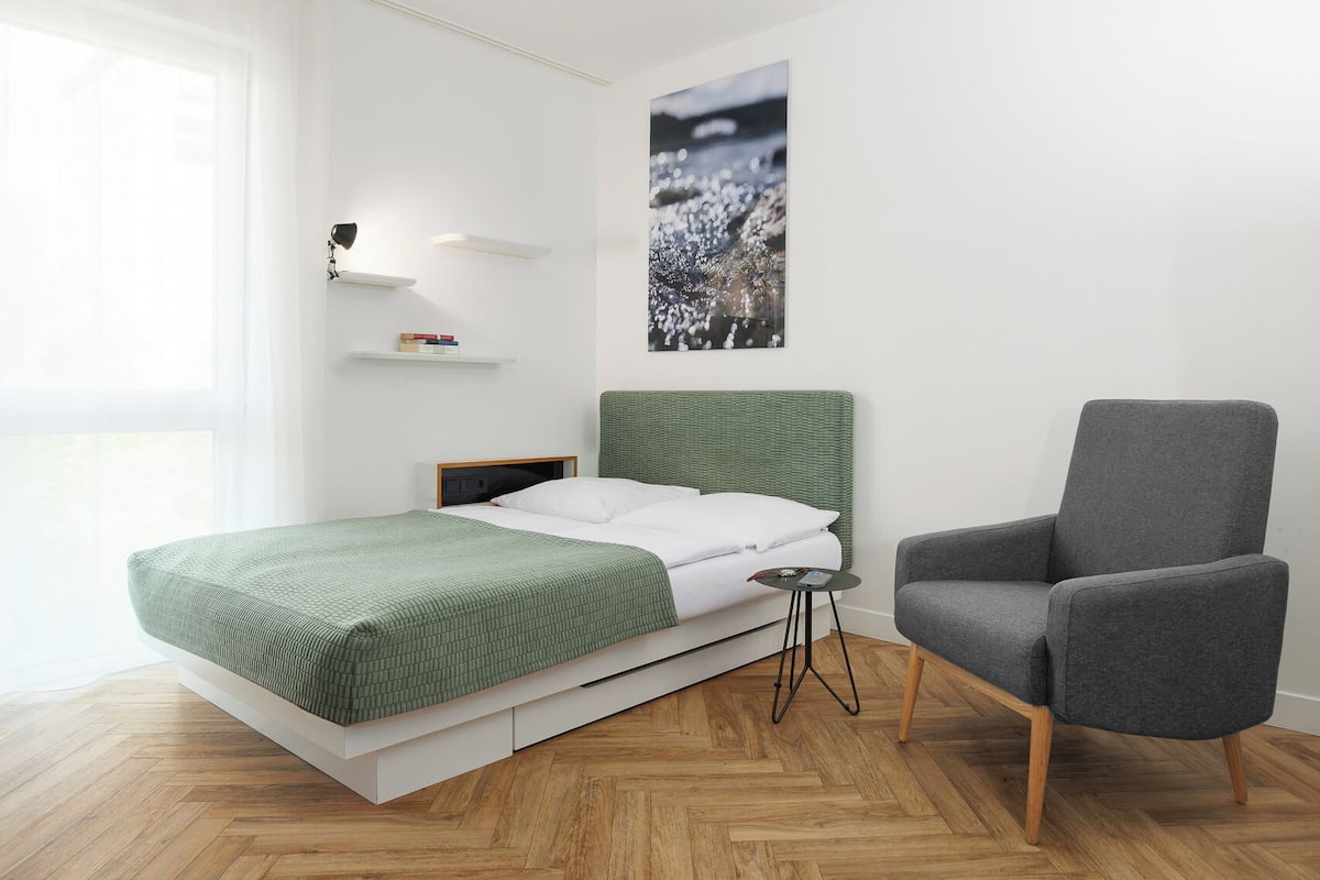 Studio L | Mörkläggningsgardiner, ljudisolering och strykjärn/strykbräda