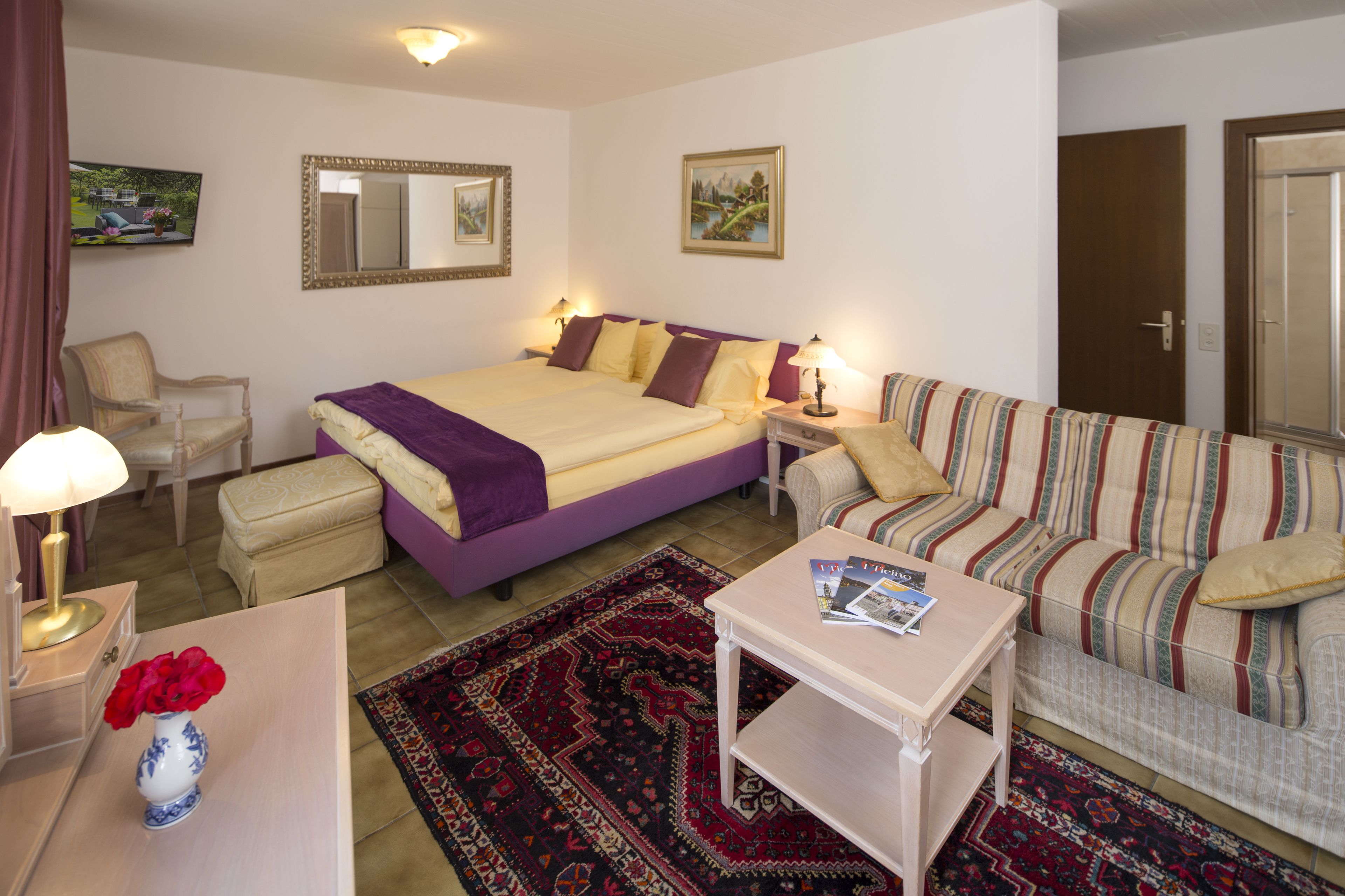 1 bedroom, premium bedding, down duvets, minibar