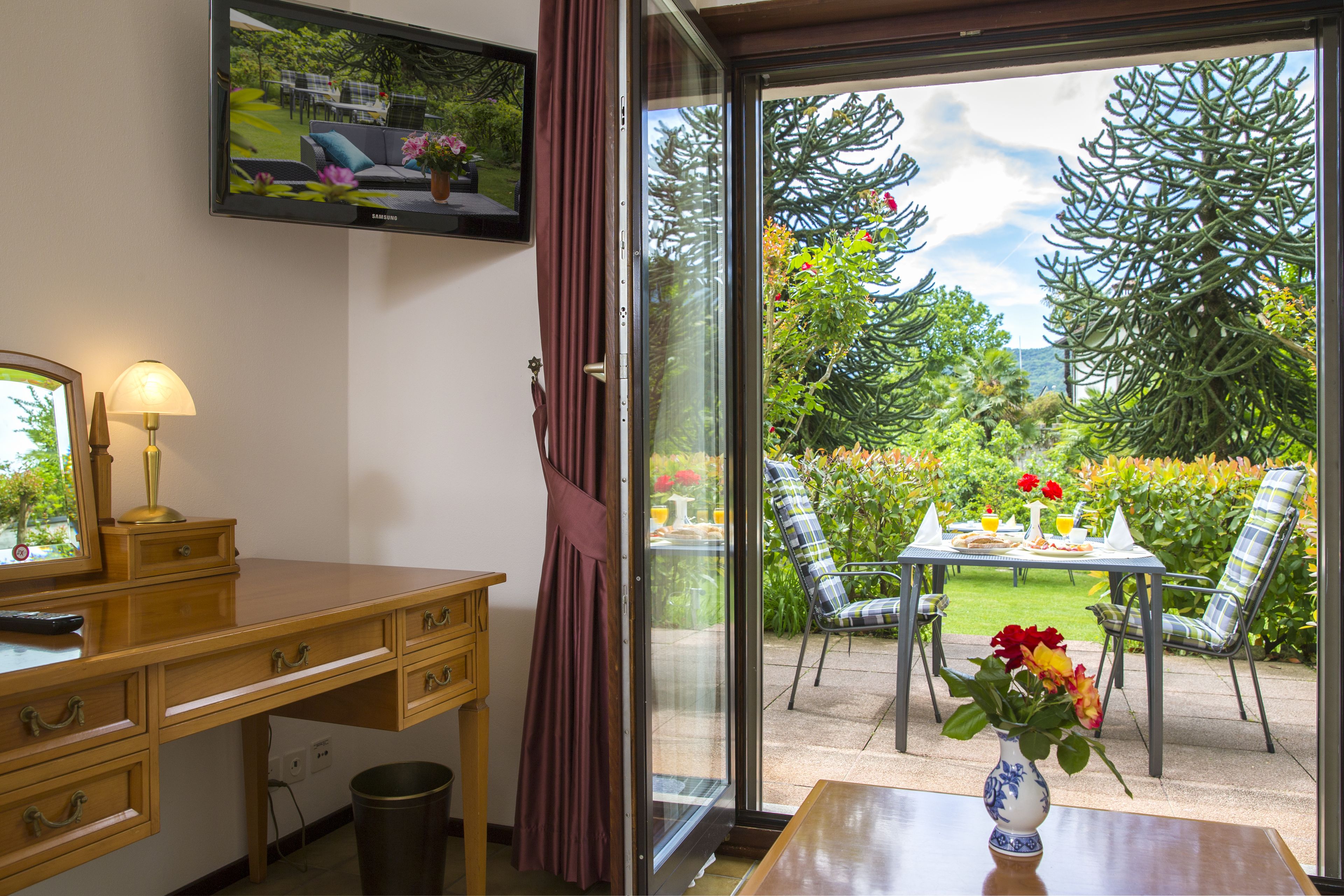 1 bedroom, premium bedding, down duvets, minibar