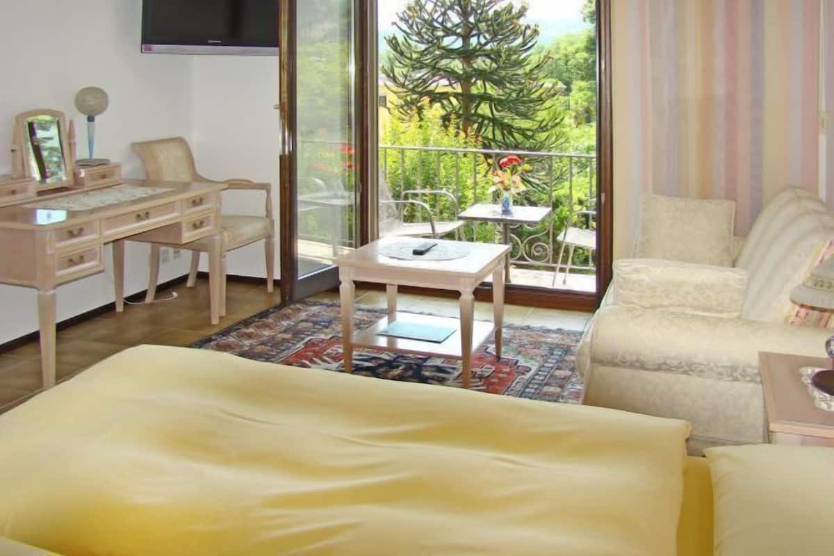 1 bedroom, premium bedding, down duvets, minibar