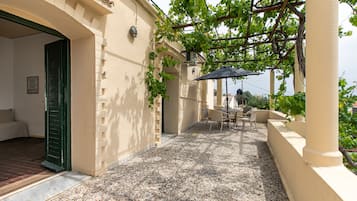 Tradisjonell leilighet, sjøutsikt | Terrasse/patio