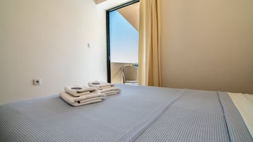 Rom – standard, 1 soverom, privat bad, sjøutsikt | Sengetøy i egyptisk bomull, sengetøy av topp kvalitet og dundyner