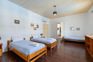 Apartament tradicional, vistes al mar | Llençols de cotó egipci, roba de llit d'alta qualitat i cobrellits 