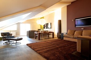 Design-penthouselejlighed - 1 soveværelse - terrasse (Cleaning fee 40 EUR) | Opholdsområde | Fladskærms-tv