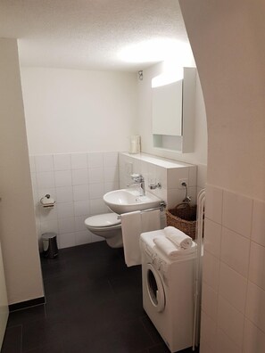 Lägenhet City - 1 sovrum | Badrum | Dusch, gratis toalettartiklar, hårtork och handdukar