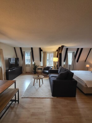 Basic Studio | 1 bedroom, minibar, iron/ironing board, free WiFi - Stylish Apartment in the Heart of Zug by Airhome (Zug)