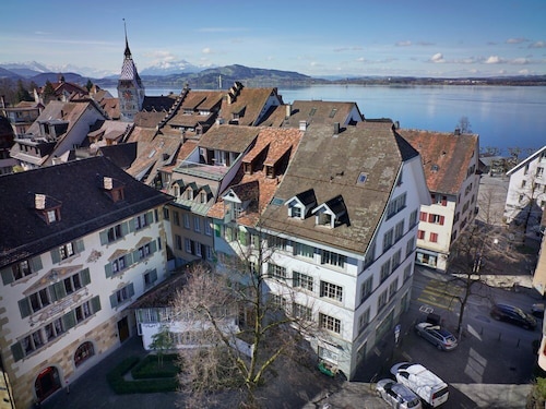 Stylish Apartment in the Heart of Zug by Airhome