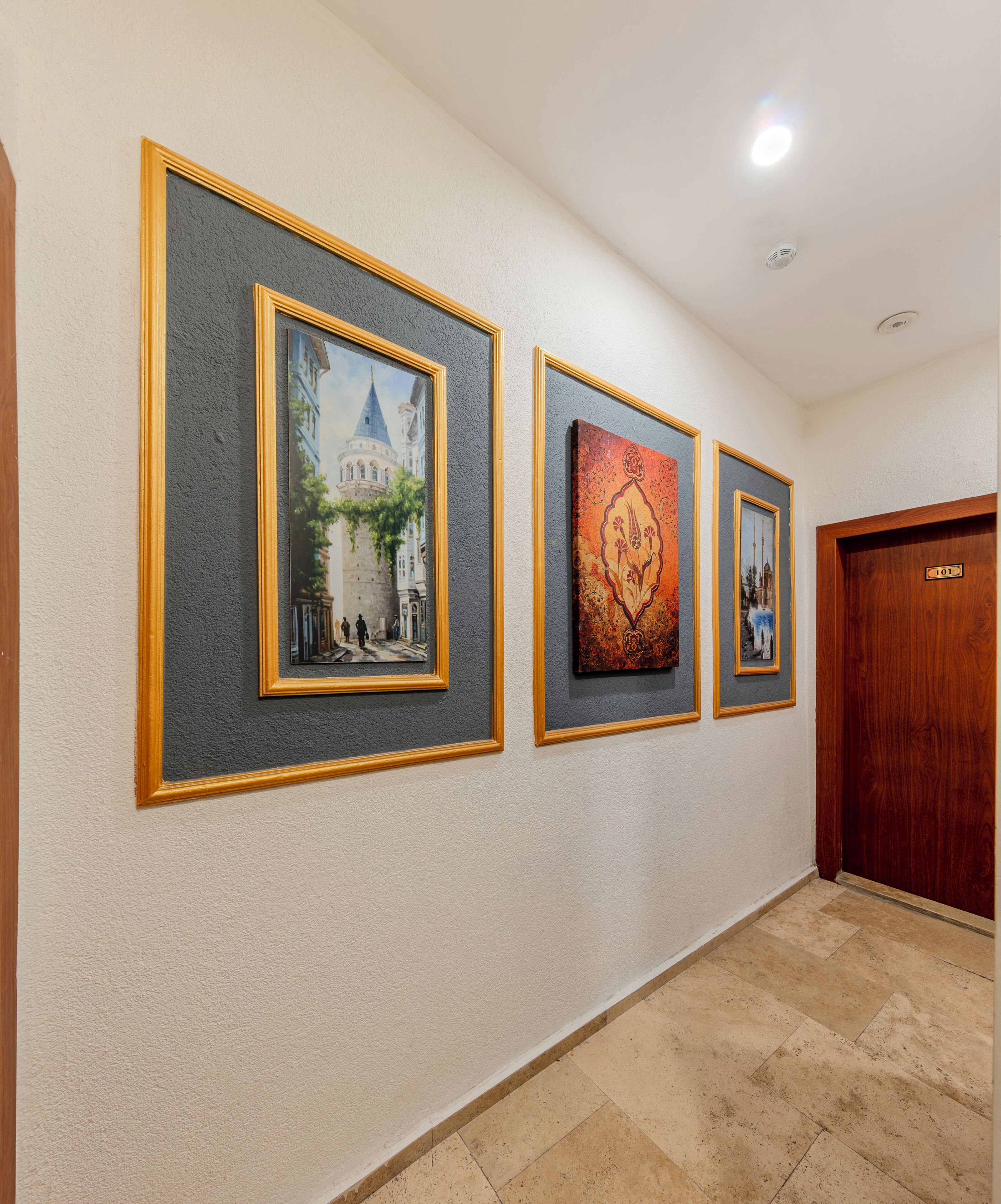 Photo - La Pazza Suites