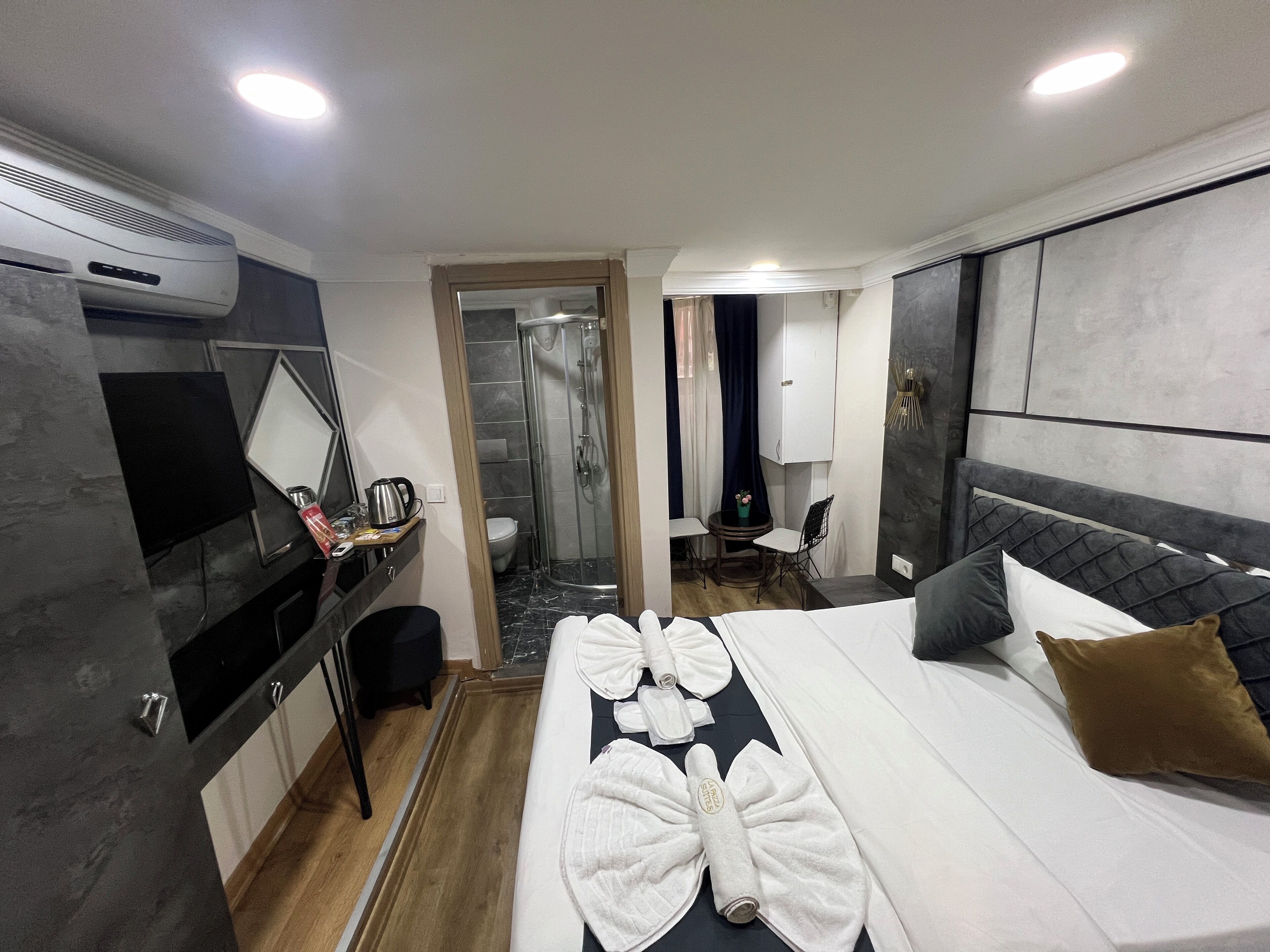 Dobbeltrom | Sengetøy av topp kvalitet, minibarvarer (inkludert) og safe på rommet