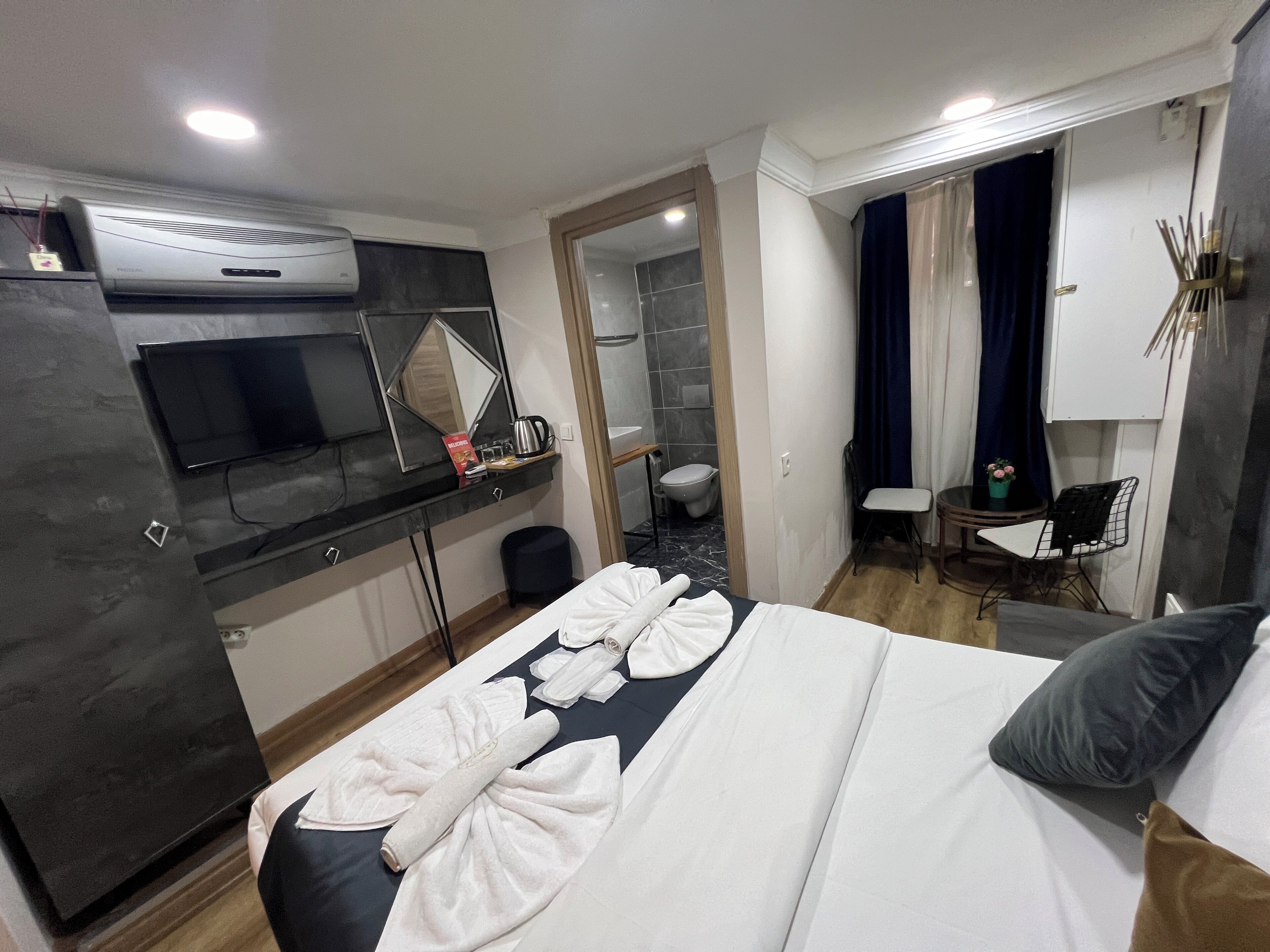 Photo - La Pazza Suites