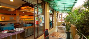 Hillside Plaza Hotel