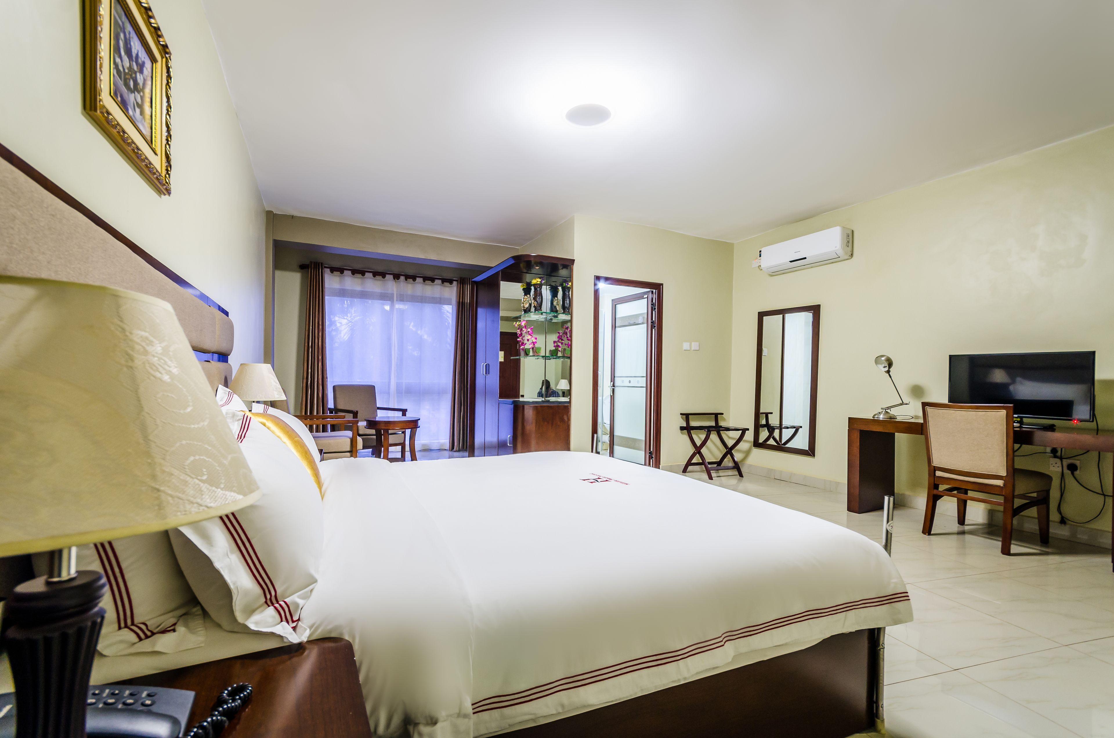 Deluxe Double Room, Mountain View | Egyptian cotton sheets, premium bedding, in-room safe, desk