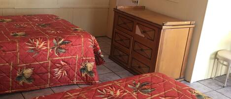 مكتب وواي فاي مجانًا وملاءات أسرّة