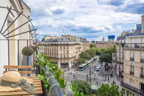 2 Bedroom apartment city view with balcony - 38m2 | Select Comfort beds, individually decorated, individually furnished - Yuna Les Halles - Serviced Apartments (Paris)