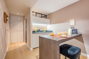 Superior Studio city view - 22m2 | Cuisine privée | Réfrigérateur, four à micro-ondes, surface de cuisson