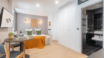 2 Bedroom apartment city view with balcony - 38m2 | ์์ค | ์ค์ ์์ค, ๋ฌด๋ฃ ์ธ๋ฉด์ฉํ, ํค์ด๋๋ผ์ด์ด, ํ์