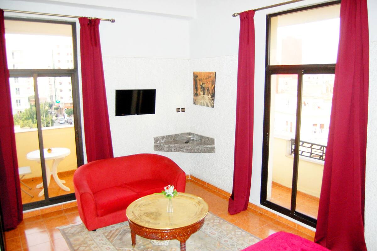 Premium bedding, blackout drapes, WiFi (free), bed sheets