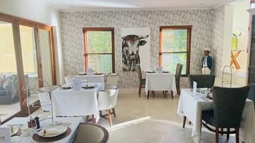 Free daily full breakfast