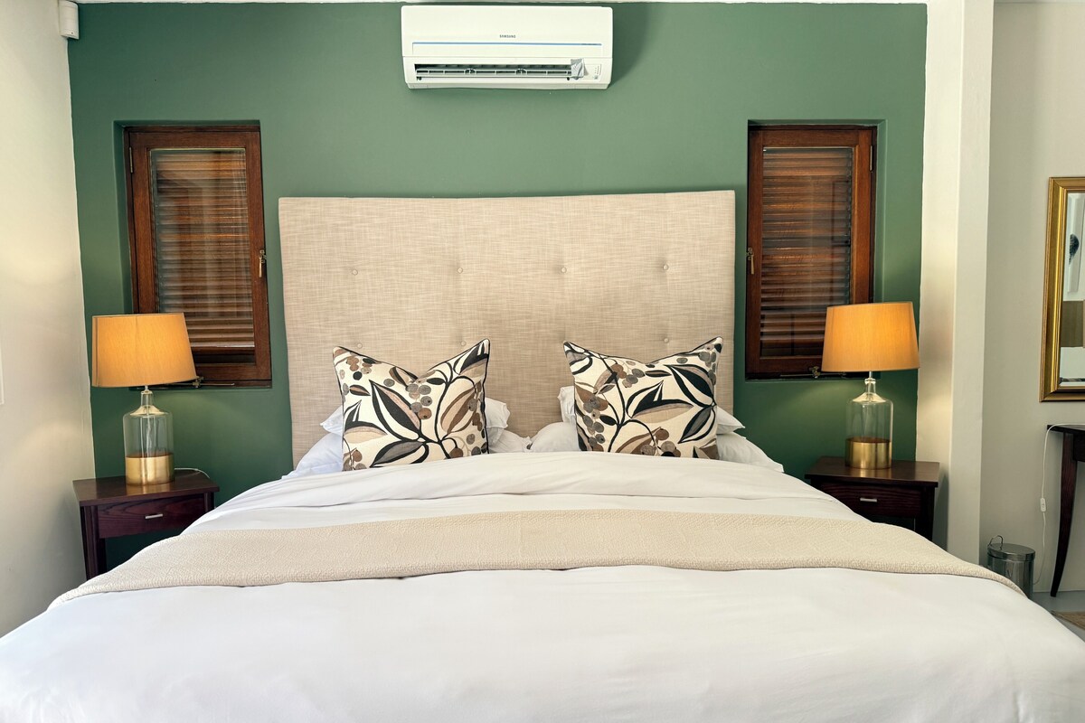 Chambre Supérieure, 1 très grand lit, non-fumeur, vue jardin