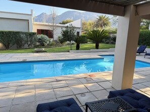 Seasonal outdoor pool, pool loungers - Residence Vive La Vie (Franschhoek)