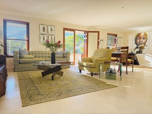 32-inch flat-screen TV with satellite channels, TV - Residence Vive La Vie (Franschhoek)