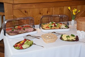 Free daily buffet breakfast