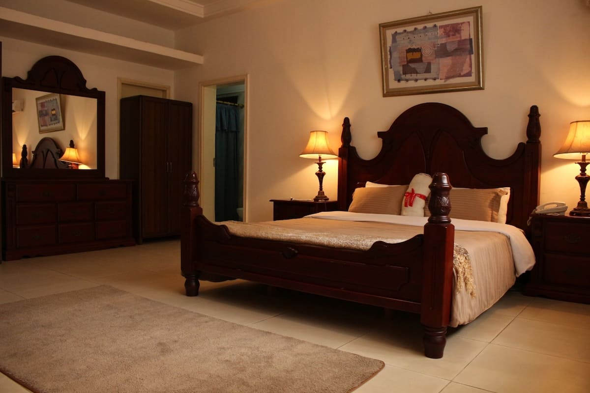 1 bedroom, premium bedding, minibar, in-room safe