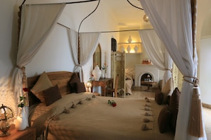 Superior Suite, Multiple Beds, Private Bathroom | Premium bedding, in-room safe, individually decorated - Riad Houdou (Marrakech)