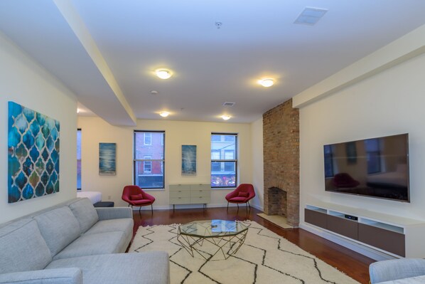 Loft de lujo, 1 cama Queen size y sofá cama, cocina | Área de sala de estar | Televisión de pantalla plana 