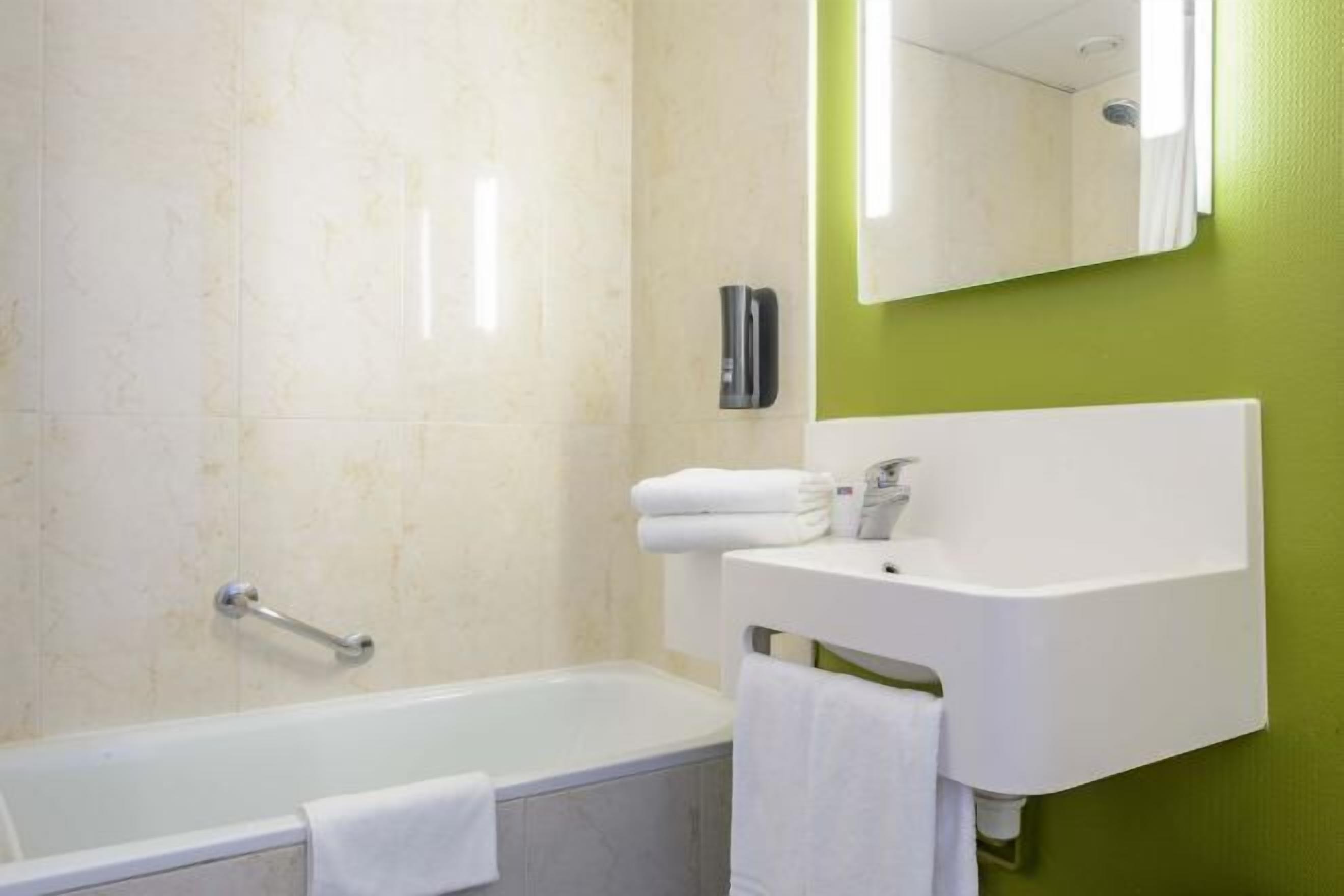 Een douche, handdoeken