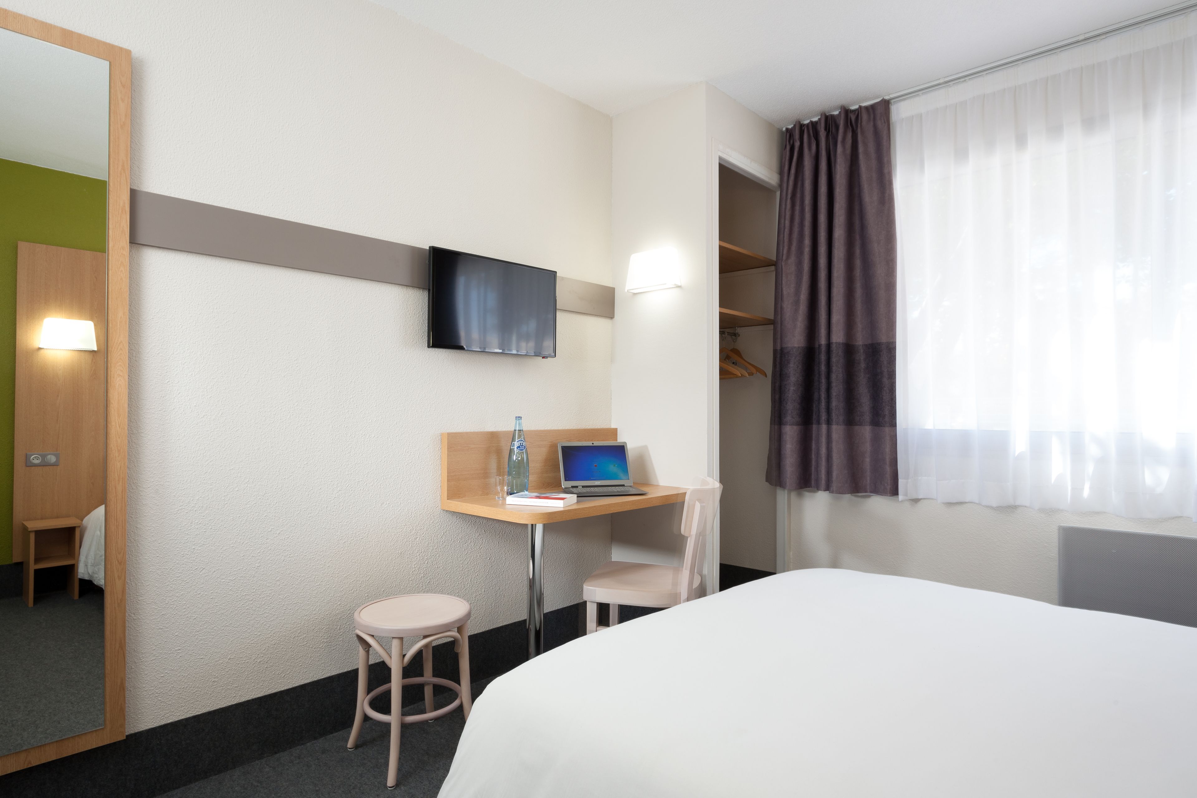 Foto - B&B HOTEL Nîmes Ville Active, parking sécurisé gratuit