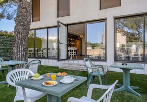 Terrace/patio - B&B HOTEL Nîmes Ville Active (Nîmes)