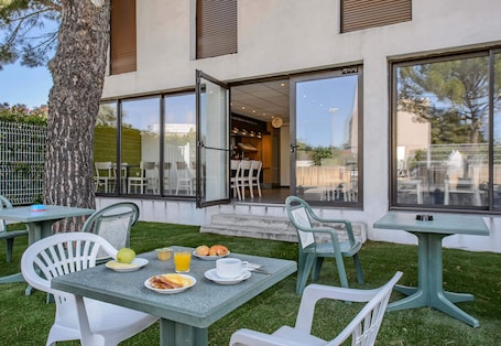 B&B HOTEL Nîmes Ville Active