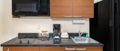 Full-size fridge, microwave, stovetop, coffee/tea maker