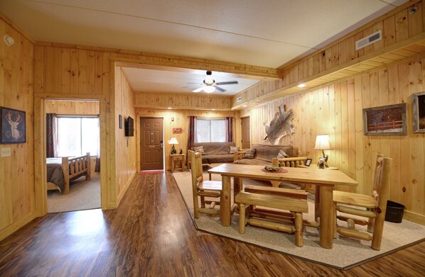 1 bedroom, free WiFi, bed sheets - Blue Water Resort (Dayton)