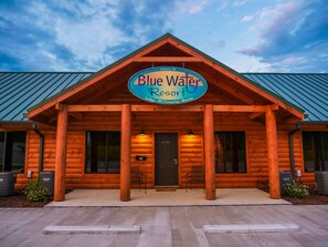 Exterior - Blue Water Resort (Dayton)