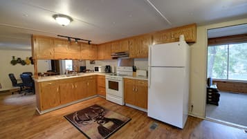 Lake House, Non Smoking | Private kitchen | Fridge, microwave, coffee/tea maker