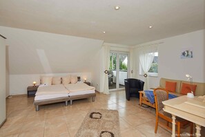 TV - Hotel Seeblick (Muehbrook)