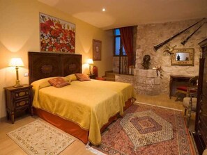 Phòng đôi Superior | Minibar, két bảo mật tại phòng, trang trí khác biệt 