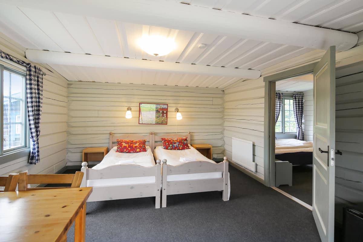 Basic Triple Room (Bedding optional)