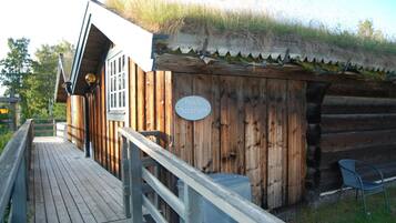 A wooden cabin with a sign reading "Bastille Solarium".