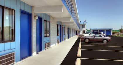 Country Host Motel