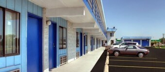 Country Host Motel