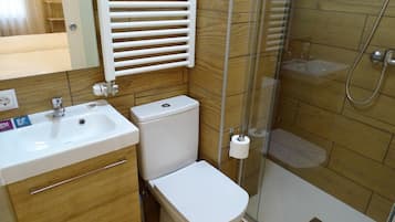 Ducha, artículos de higiene personal gratuitos y secador de pelo
